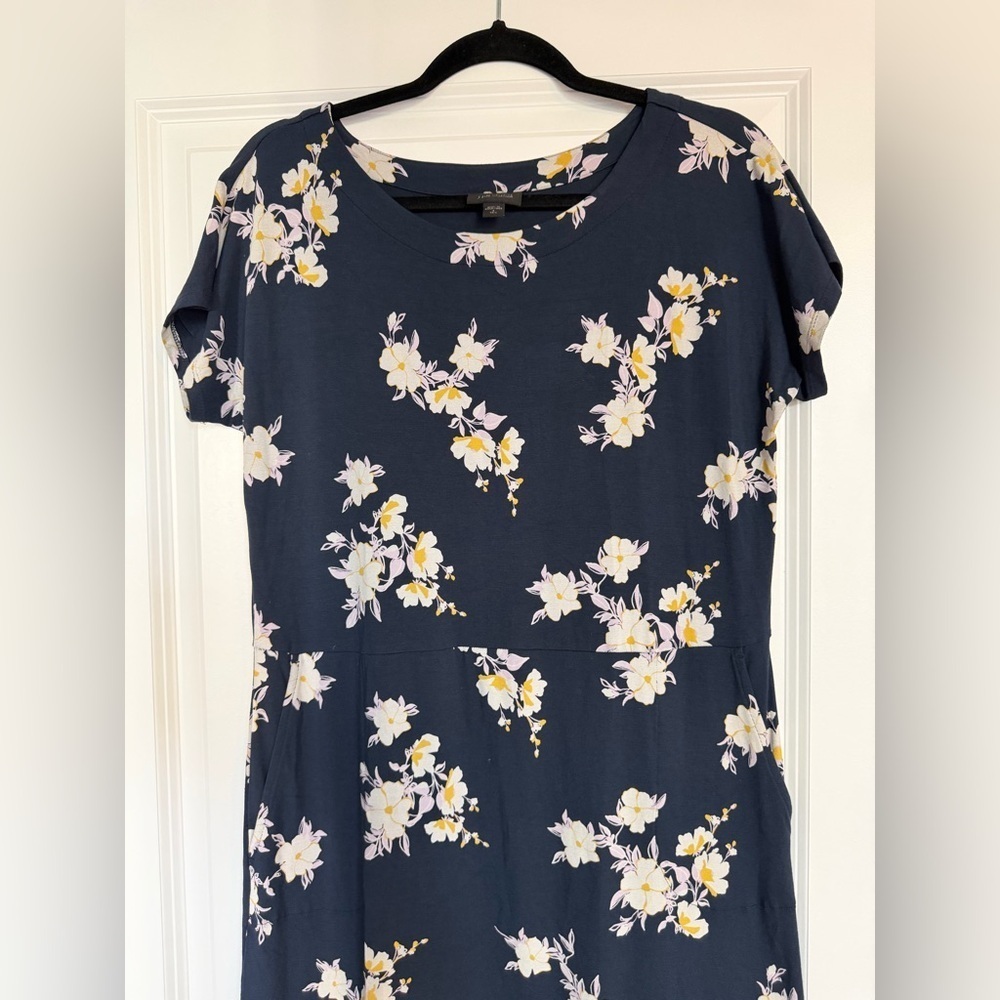 J. Jill Wearever Collection floral A-line dress in navy bloom with short sleeves - Picture 2 of 9